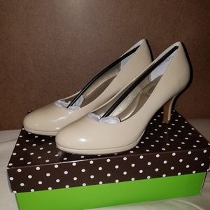 Katie & Kelly Dorotha Patent  Pump